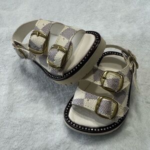 BOUJEE LV Sandals 🤍 (4c)